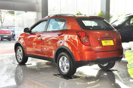 2013款双龙柯兰多2.0L汽油两驱自动精英型