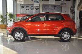 2013款双龙柯兰多2.0L汽油两驱自动精英型