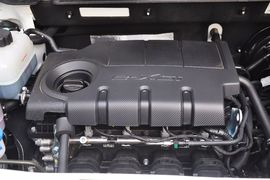 2013款双龙柯兰多2.0L手动两驱舒适版