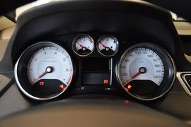 2012款东风标致308 1.6L手动优尚型