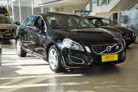 2013款沃尔沃S60 T5智雅版