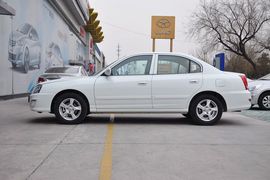 2011款现代伊兰特1.6L手动舒适天窗型到店实拍