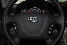 2011款起亚VQ-R 2.7L舒适型