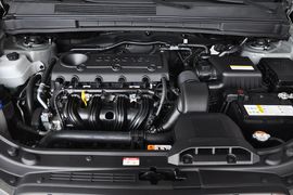 2011款起亚新佳乐2.0L 7座舒适版