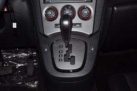 2011款起亚新佳乐2.0L 7座舒适版