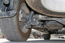 2016款江铃驭胜S350 2.0T 四驱自动汽油超豪华版5座