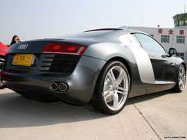 奥迪R8外观