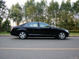 奔驰S500外观