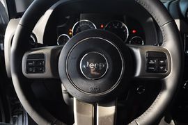 2013款Jeep指南者2.4L都市版