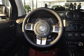 2013款Jeep指南者2.4L都市版