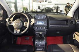 2013款Jeep指南者2.4L都市版