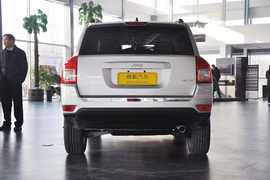 2013款Jeep指南者2.4L都市版