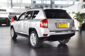 2013款Jeep指南者2.4L都市版