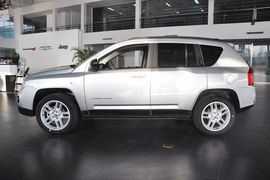 2013款Jeep指南者2.4L都市版