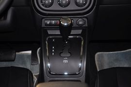 2013款Jeep自由客2.4L豪华导航版