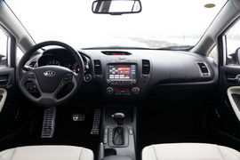测试起亚K3 1.8L 自动Premium