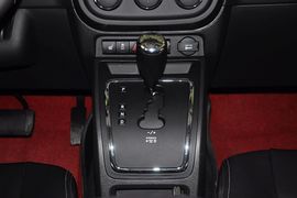 2013款Jeep指南者2.4L豪华版到店实拍