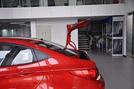 2010款现代瑞纳三厢1.4GS手动舒适型到店实拍