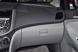 2010款现代瑞纳三厢1.4GS手动舒适型到店实拍