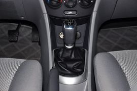 2010款现代瑞纳三厢1.4GS手动舒适型到店实拍
