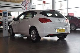 2013款别克英朗XT 1.6L手动进取版到店实拍