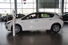 2013款别克英朗XT 1.6L手动进取版到店实拍