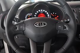 2012款起亚智跑2.0L自动两驱NAVI