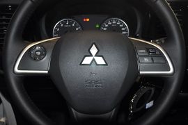 2013款三菱欧蓝德2.0L四驱都市导航版