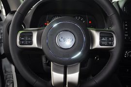 2013款Jeep自由客2.4L炫黑运动版
