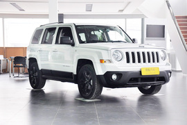 2013款Jeep自由客2.4L炫黑运动版