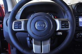 2013款Jeep指南者2.4L炫黑导航版