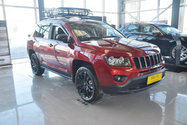 2013款Jeep指南者2.4L炫黑导航版