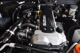 2012款铃木吉姆尼1.3L手动JLX导航版