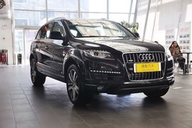 2013款奥迪Q7 35TFSI舒适型