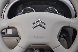 2013款雪铁龙爱丽舍1.6L手动科技型天窗版