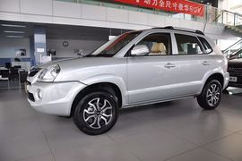 2013款现代途胜2.0L手动两驱时尚型