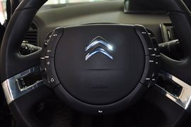 2012款雪铁龙世嘉三厢1.6L手动品享型