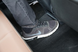 2017款一汽森雅R7 1.6L手动尊贵型