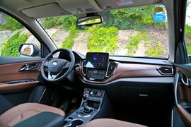 2017款一汽森雅R7 1.6L手动尊贵型