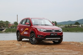 2017款一汽森雅R7 1.6L手动尊贵型