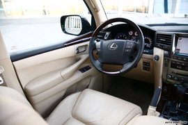 2008款雷克萨斯LX570内饰