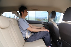 后排空间