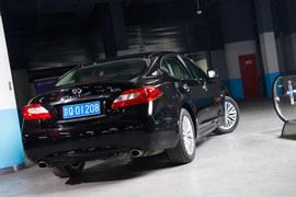 2012款英菲尼迪M25L奢华版试驾实拍