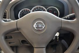 2013款郑州日产D22 KA24两驱标准型