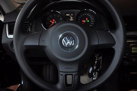 2013款大众宝来1.6L手自一体时尚型