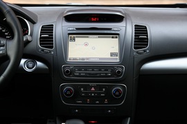 2013款起亚索兰托2.4GDI 7座汽油至尊UVO版试驾