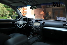 2013款起亚索兰托2.4GDI 7座汽油至尊UVO版试驾