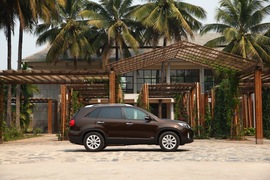 2013款起亚索兰托2.4GDI 7座汽油至尊UVO版试驾