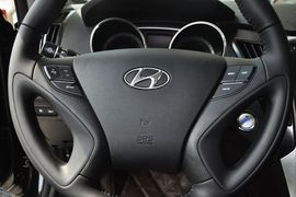 2013款现代索纳塔八2.4GLS自动豪华版