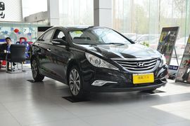 2013款现代索纳塔八2.4GLS自动豪华版